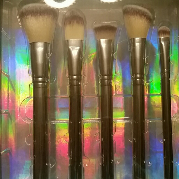 Nicole Miller Metallic completion collection - Picture 2 of 3